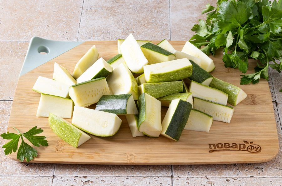 Шаг 2: Кабачки с чесноком в духовке