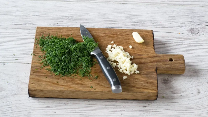 Кабачки тушеные в сметане с чесноком: шаг 2