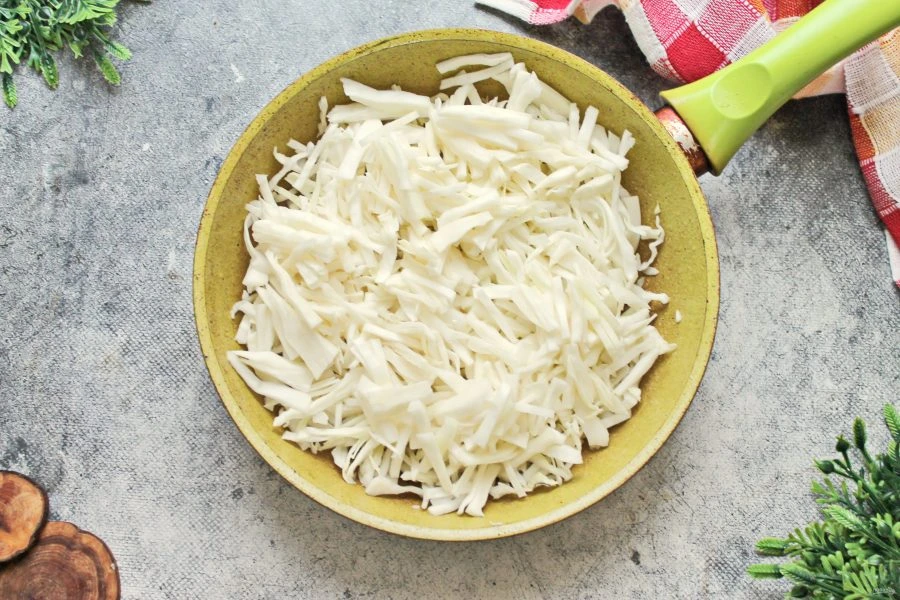 Шаг 2: Капустная солянка с со с и с кой