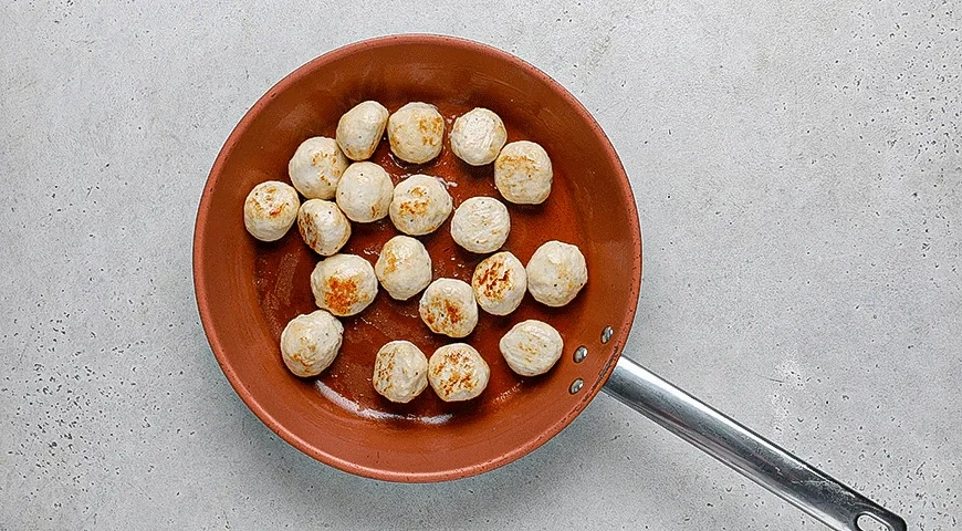 Цветная капуста с фрикадельками и карри: шаг 2