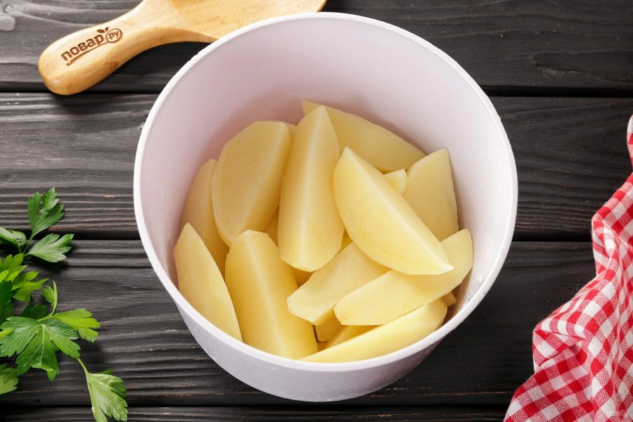 Шаг 2: Картофель подеревенски в мультиварке