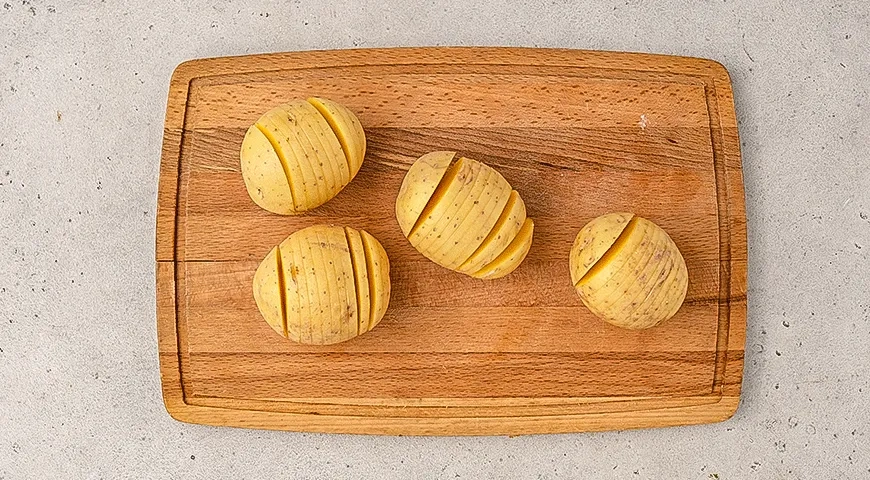 Картошка-гармошка с салом: шаг 2