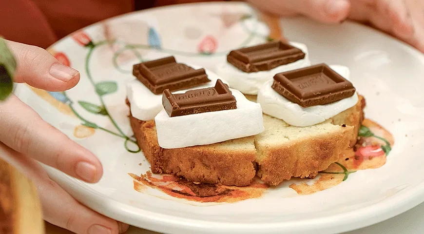 Кекс с маршмеллоу и шоколадом на гриле: шаг 2