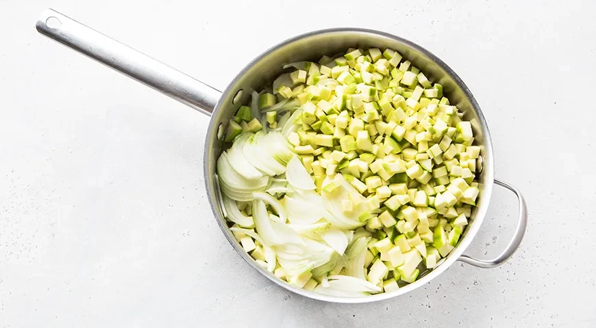 Кетчуп из кабачков с томатной пастой на зиму: шаг 2