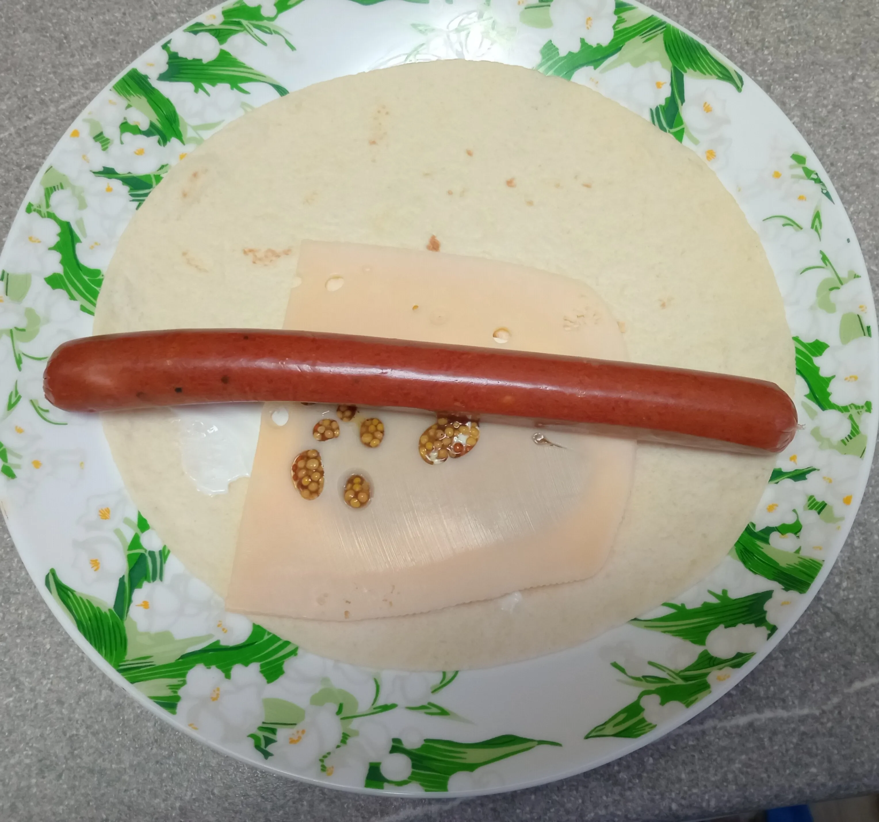 Хот-дог в тортилье: шаг 2