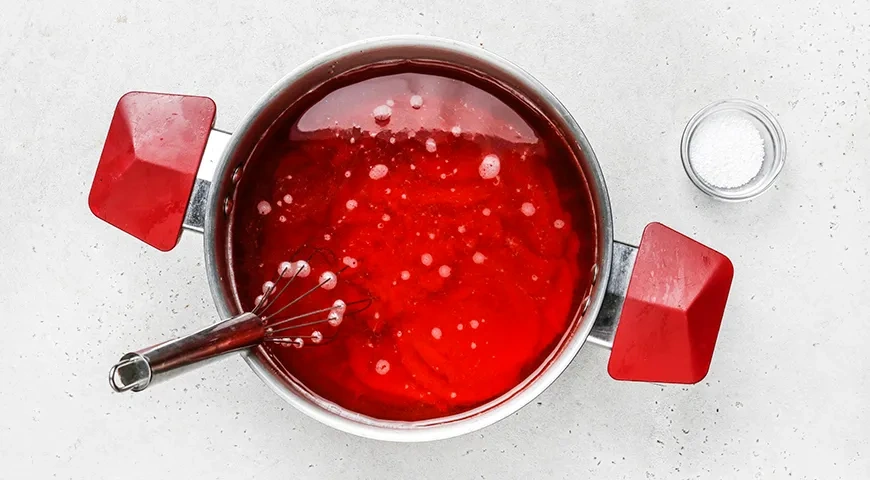 Кисель из клубничного варенья: шаг 2