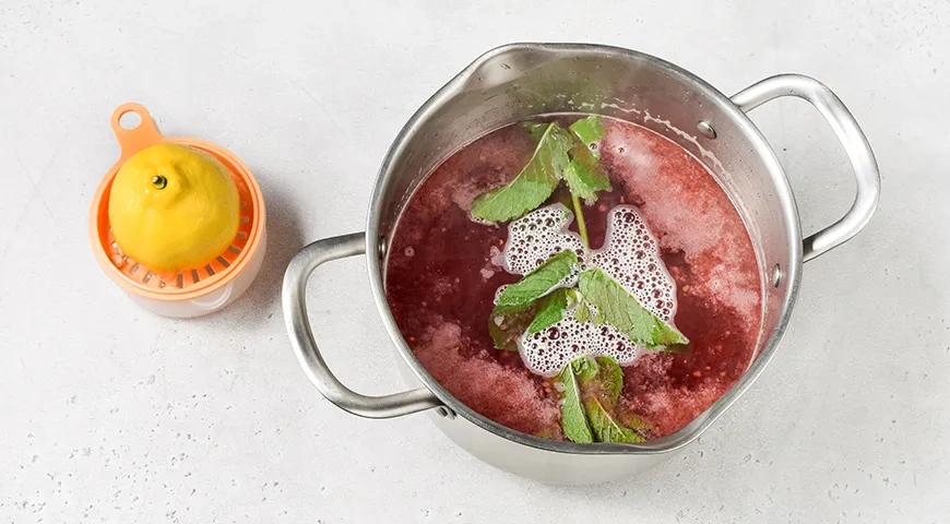 Кисель из малинового варенья: шаг 2