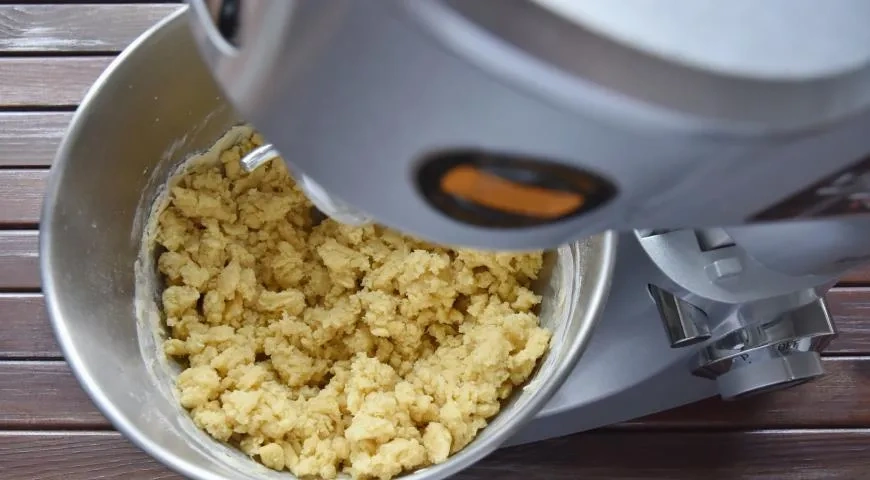 Киш с брокколи и рыбой: шаг 2