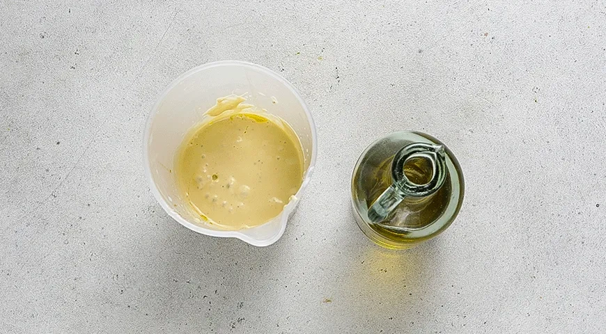 Классический соус для «Цезаря»: шаг 2