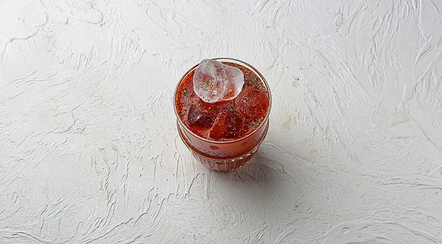 Коктейль с томатным соком, сельдереем и перцем «Томатный Цезарь»: шаг 2