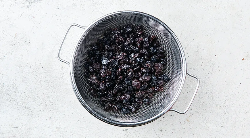 Компот из изюма: шаг 2