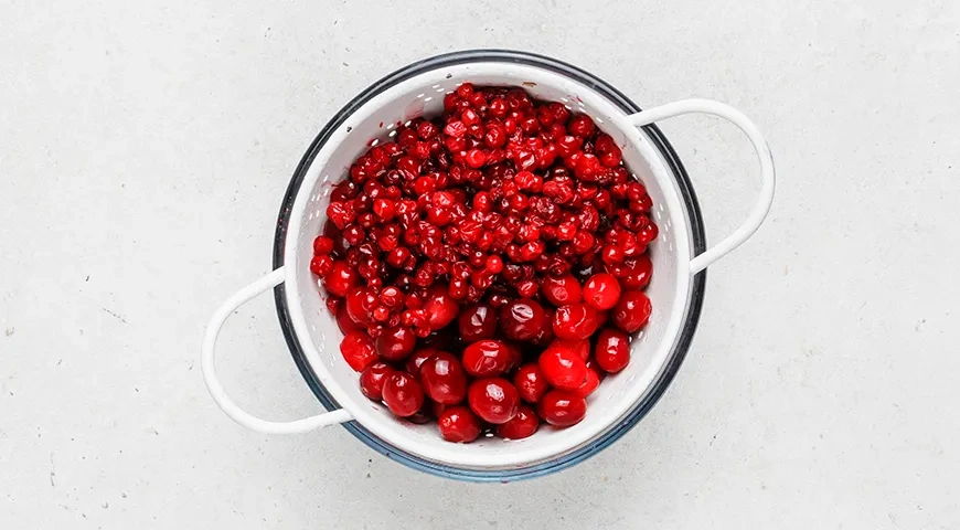 Компот из клюквы и брусники: шаг 2