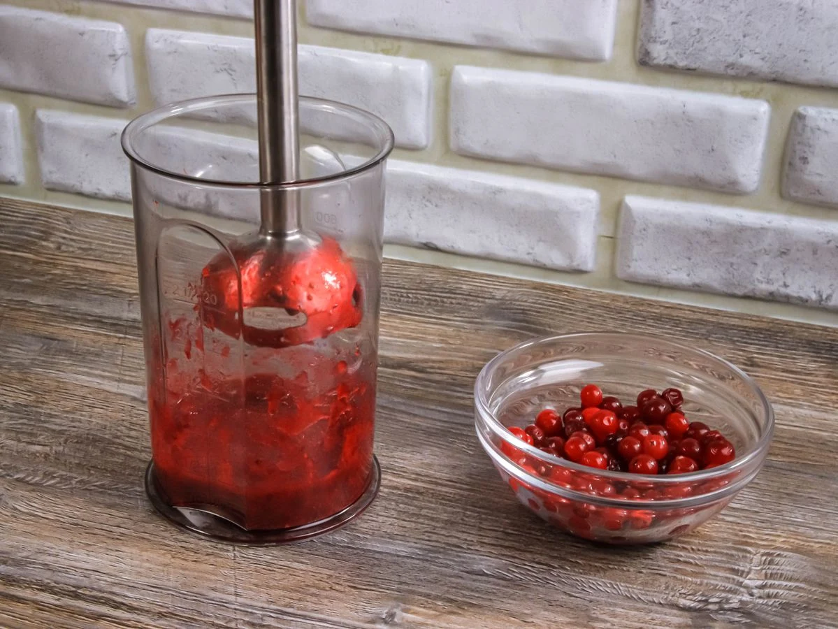 Шаг 2: Компот из клюквы и кураги