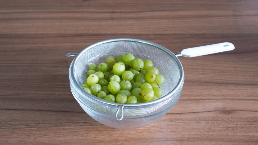 Компот из крыжовника с апельсином: шаг 2