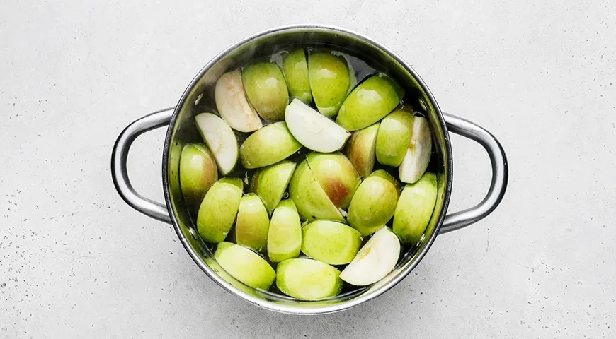 Компот из яблок и клюквы: шаг 2