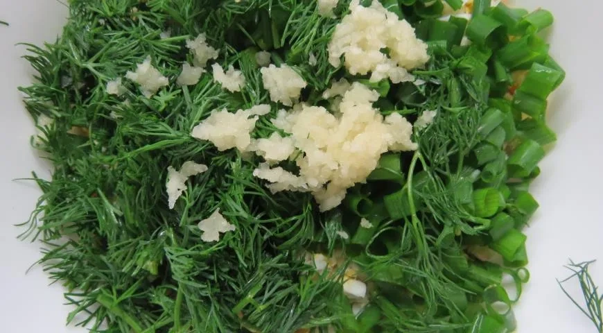 Котлетки из вареных яиц с зеленью: шаг 2