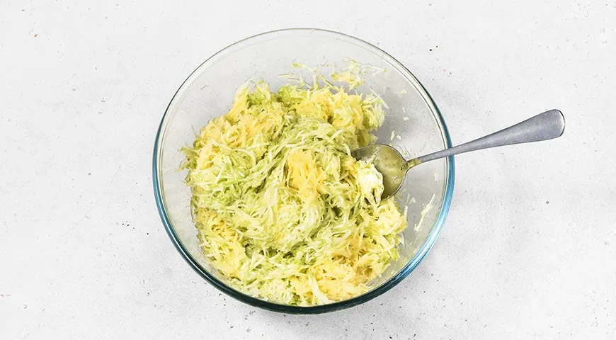 Котлеты из кабачка и картошки: шаг 2