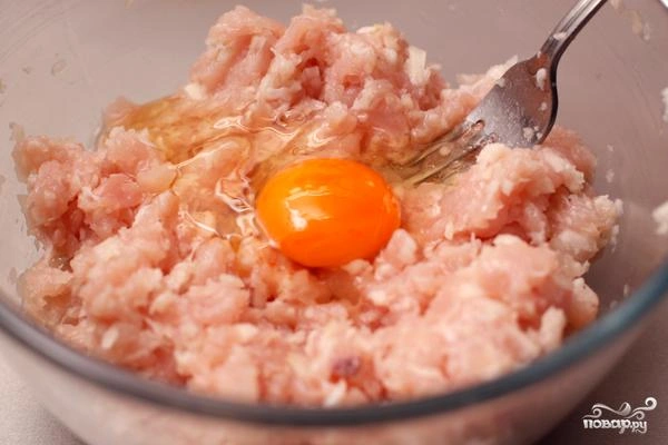 Шаг 2: Котлеты куриные с сыром