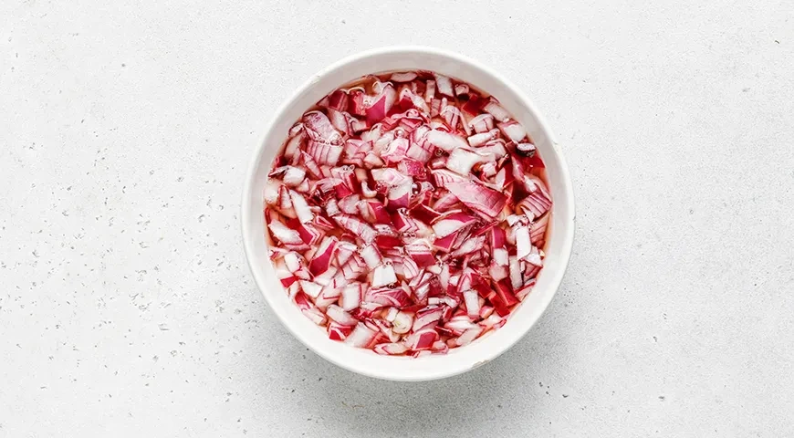 Крабовый салат с картошкой: шаг 2