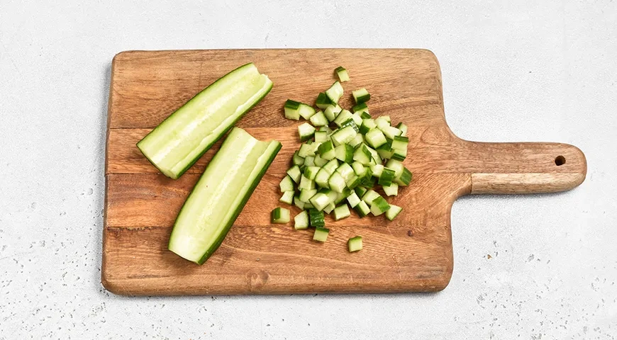 Крабовый салат с креветками: шаг 2