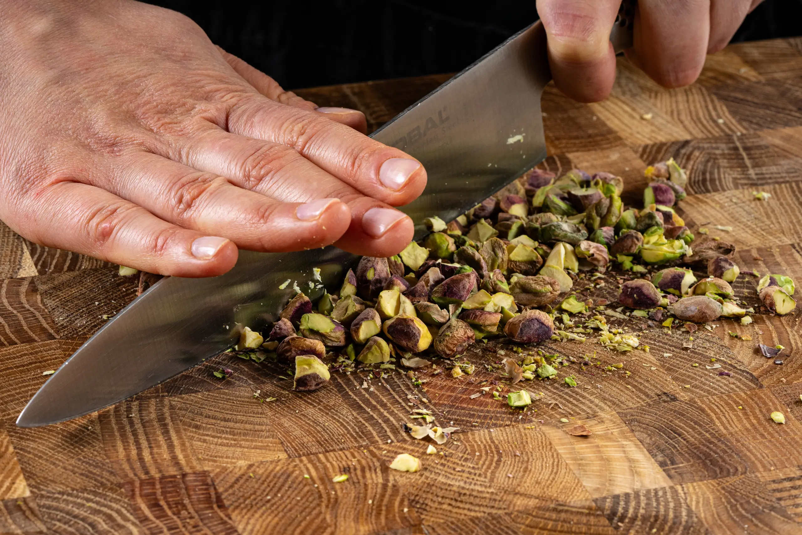 Шаг 2: Крамбл куки с фисташкой и малиной