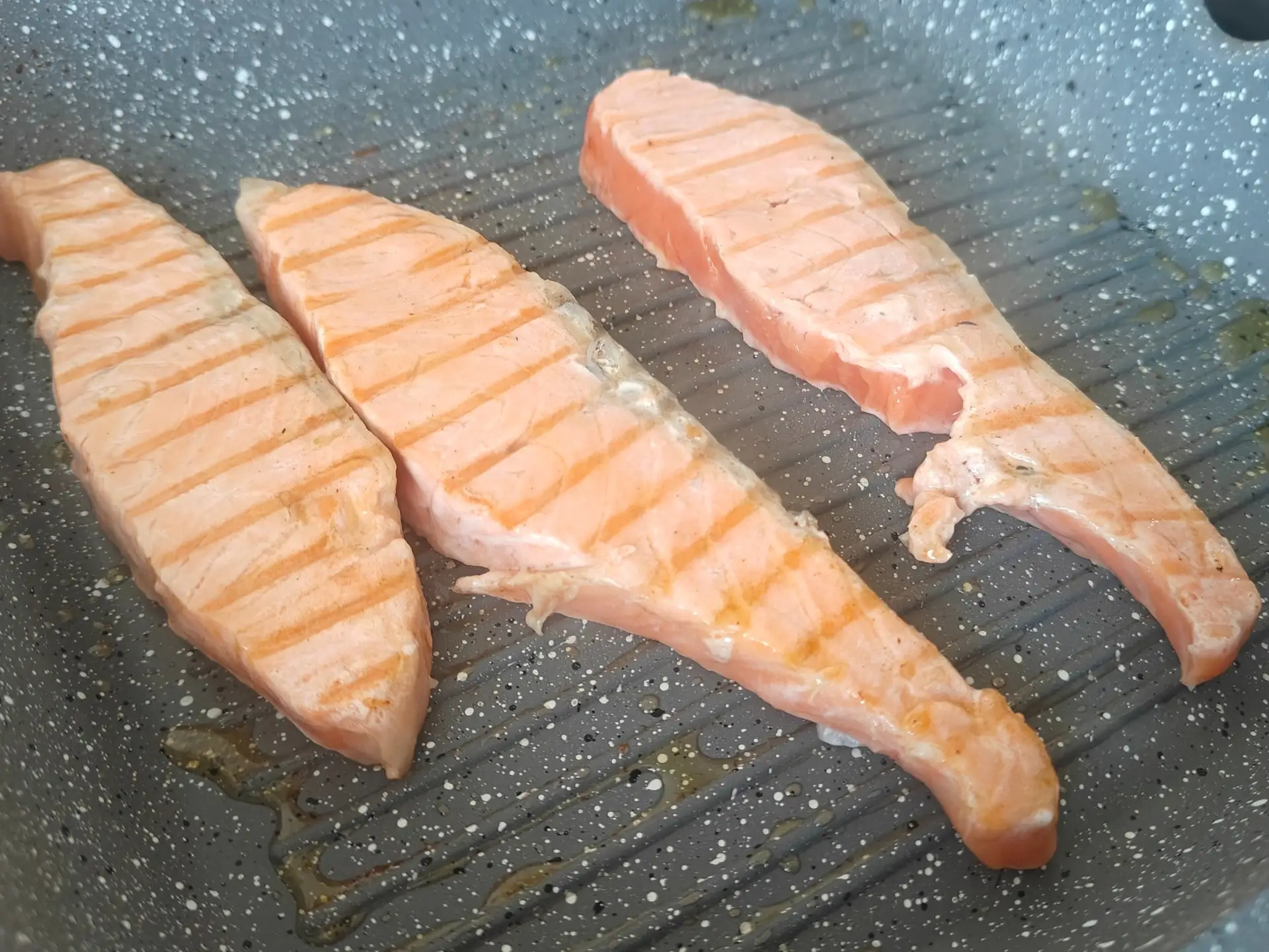 Шаг 2: Красная рыба с брокколи в сливочном соусе