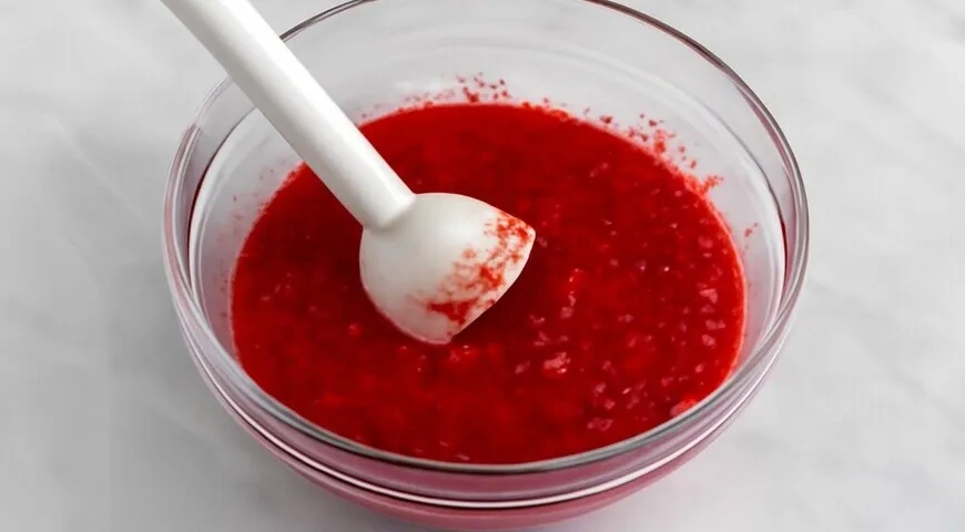 Красная смородина, перетертая с сахаром на зиму: шаг 2