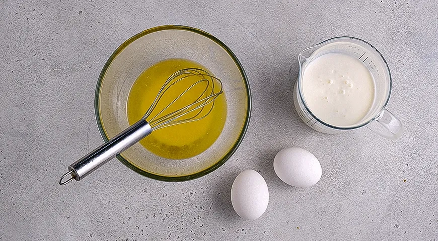 Кукурузные кексы с сосисками: шаг 2