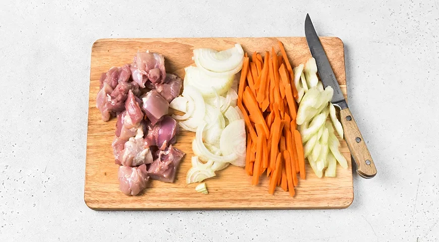 Курица с картошкой в томатной подливке: шаг 2