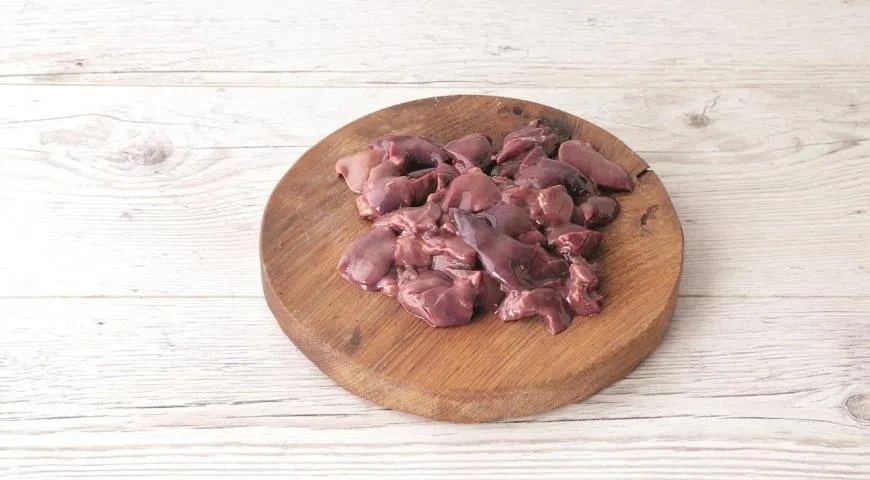 Куриная печенка со сладким перцем в сливочно-томатном соусе: шаг 2