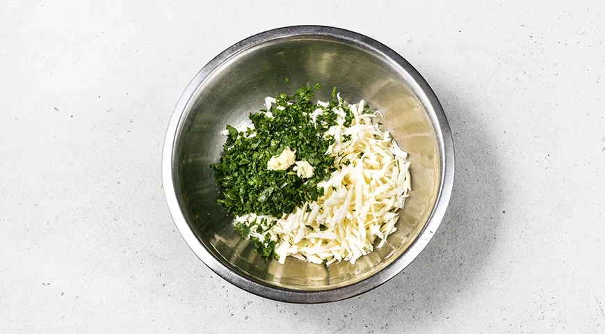 Куриные рулетики с моцареллой в беконе: шаг 2