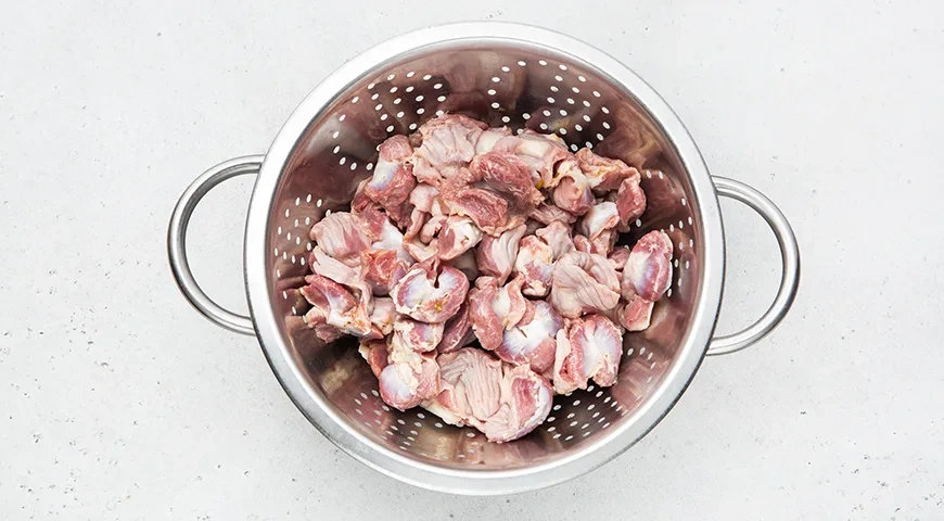 Куриные желудки, тушенные с луком: шаг 2