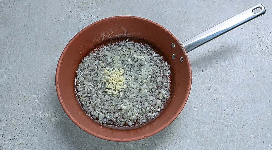 Куриный фарш с фасолью и шпинатом: шаг 2