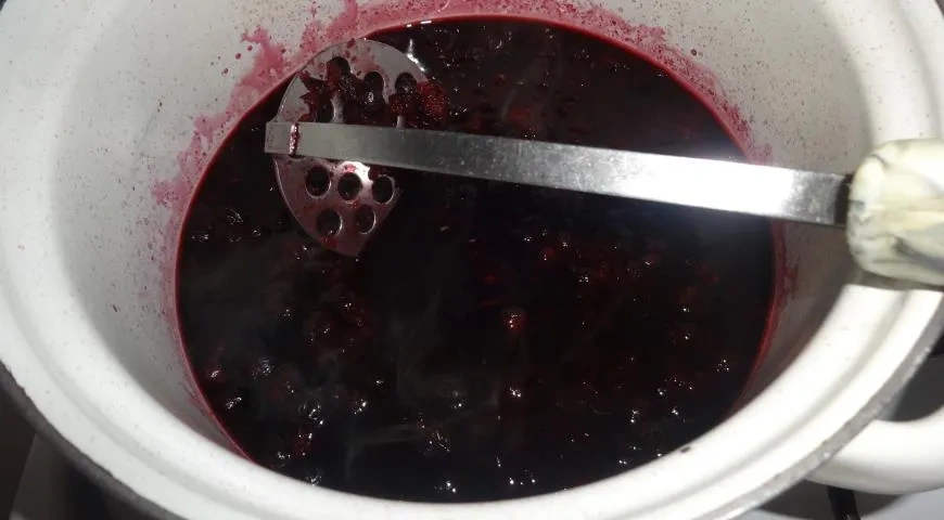 Квас из черноплодной рябины: шаг 2