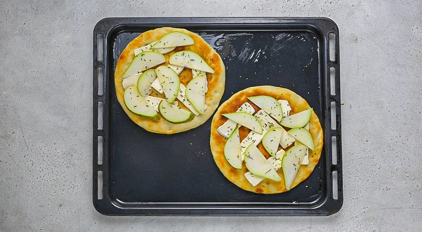 Лепешки с грушей и сыром бри: шаг 2