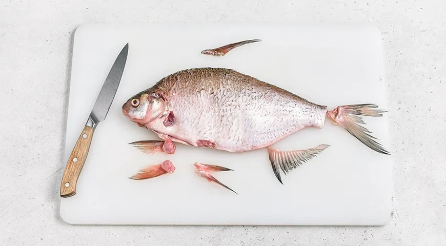 Лещ, запеченный целиком в фольге в духовке: шаг 2