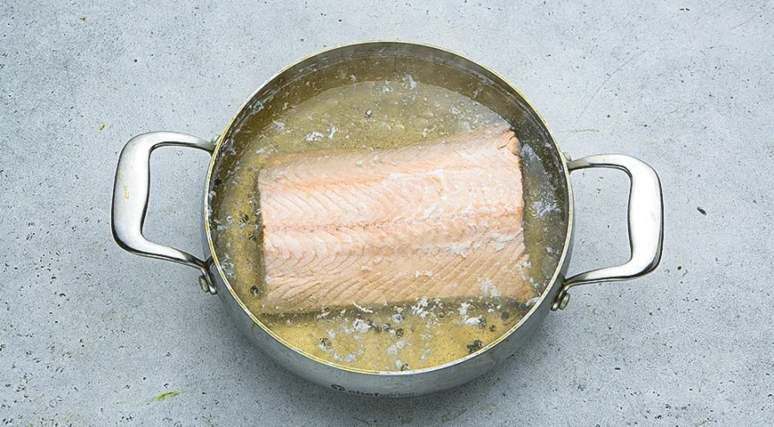 Лосось в сливочном соусе и вине: шаг 2