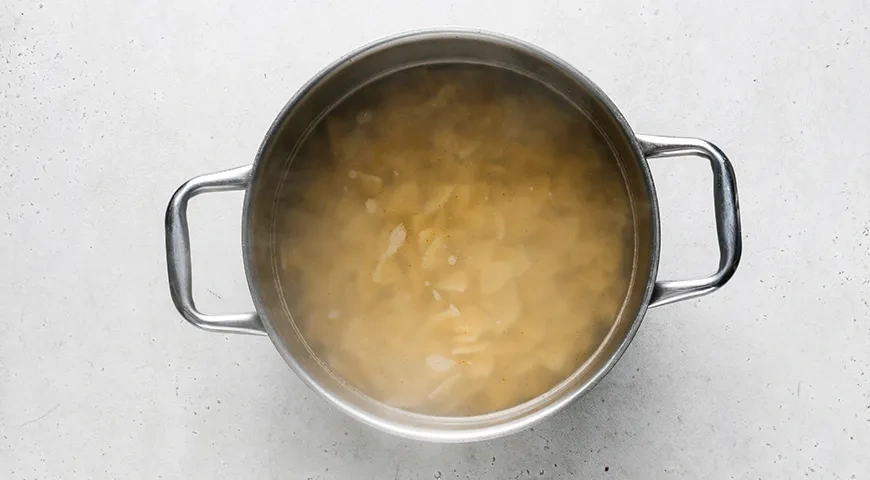 Макароны с крабовыми палочками: шаг 2