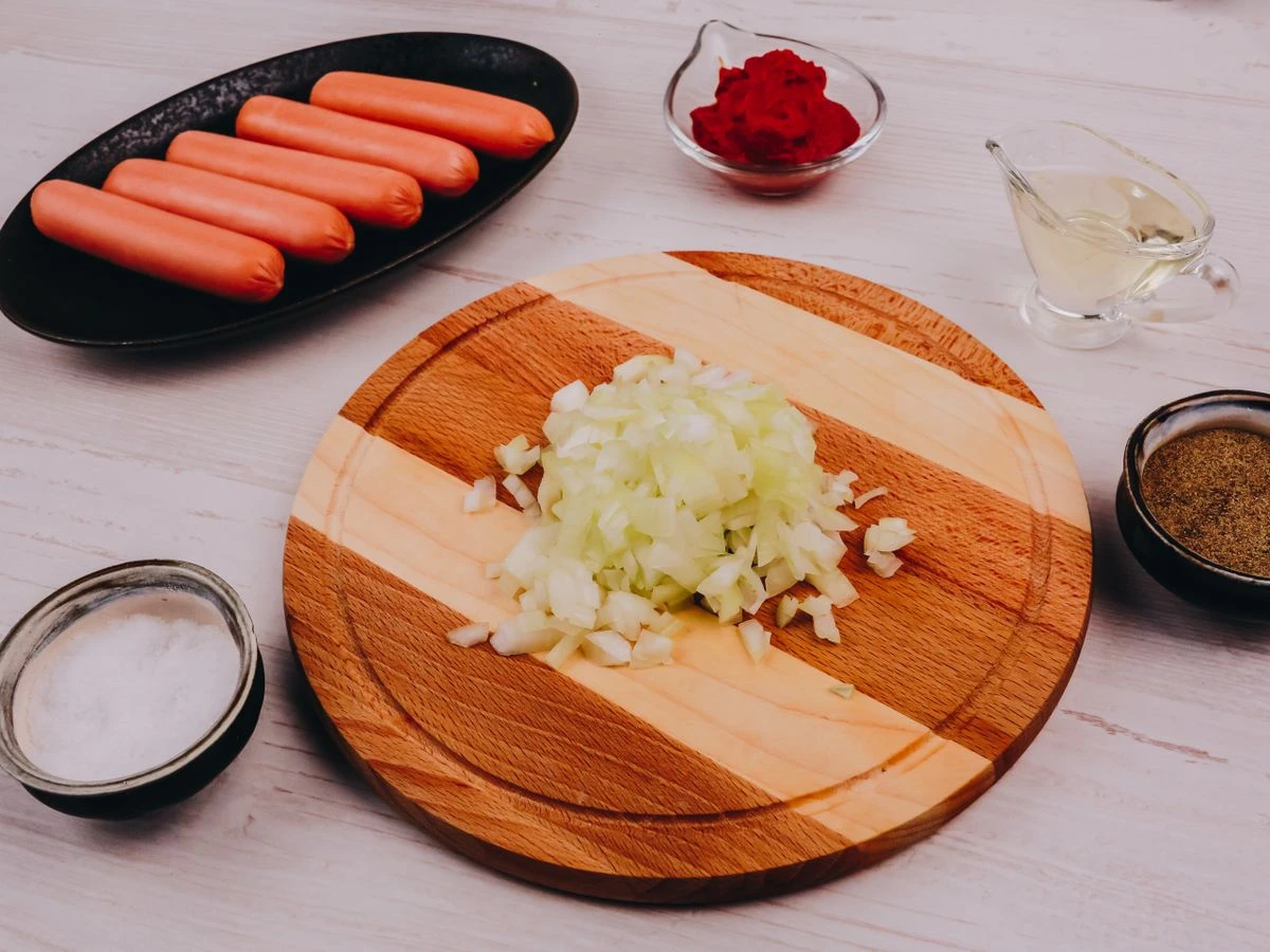 Шаг 2: Макароны с сосисками в томатном соусе