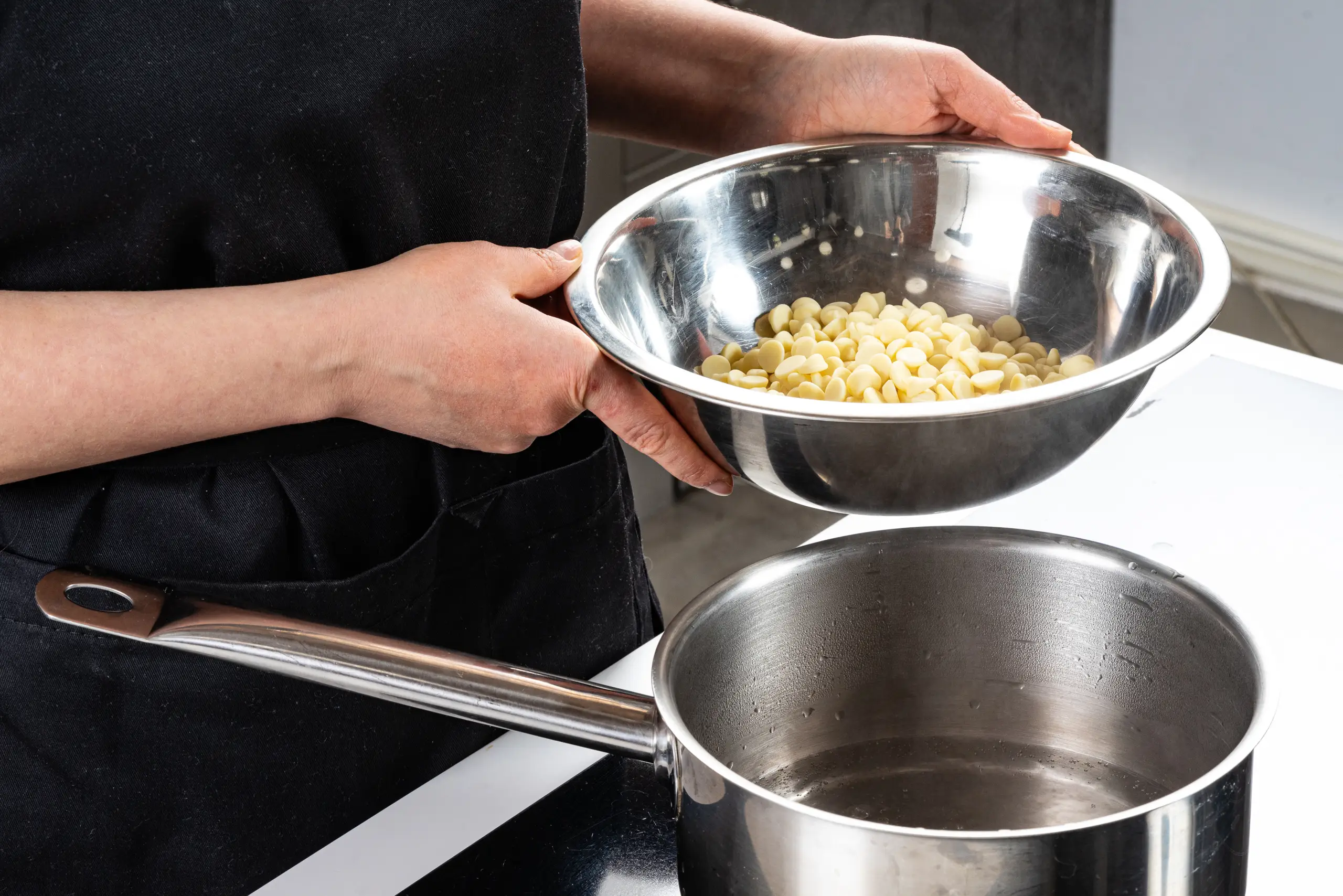 Шаг 2: Маленькие шоколадные яйца с соленой карамелью