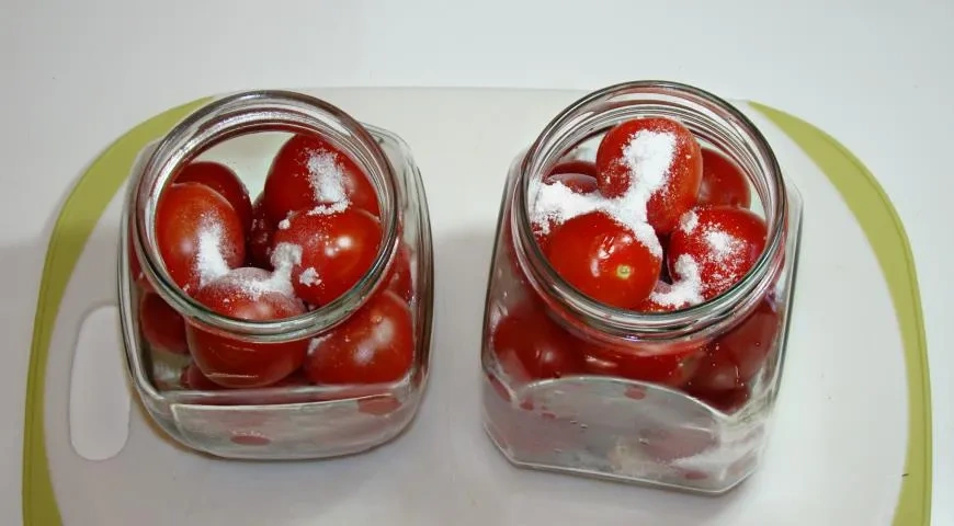 Маринованные помидоры в СВЧ-печи: шаг 2