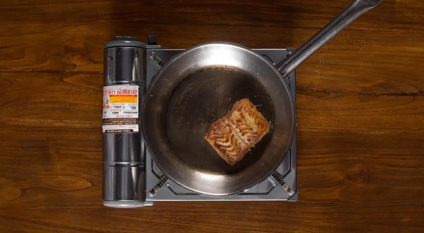 Маринованный малоглазый макрурус, жаренный с капустой пак-чой: шаг 2