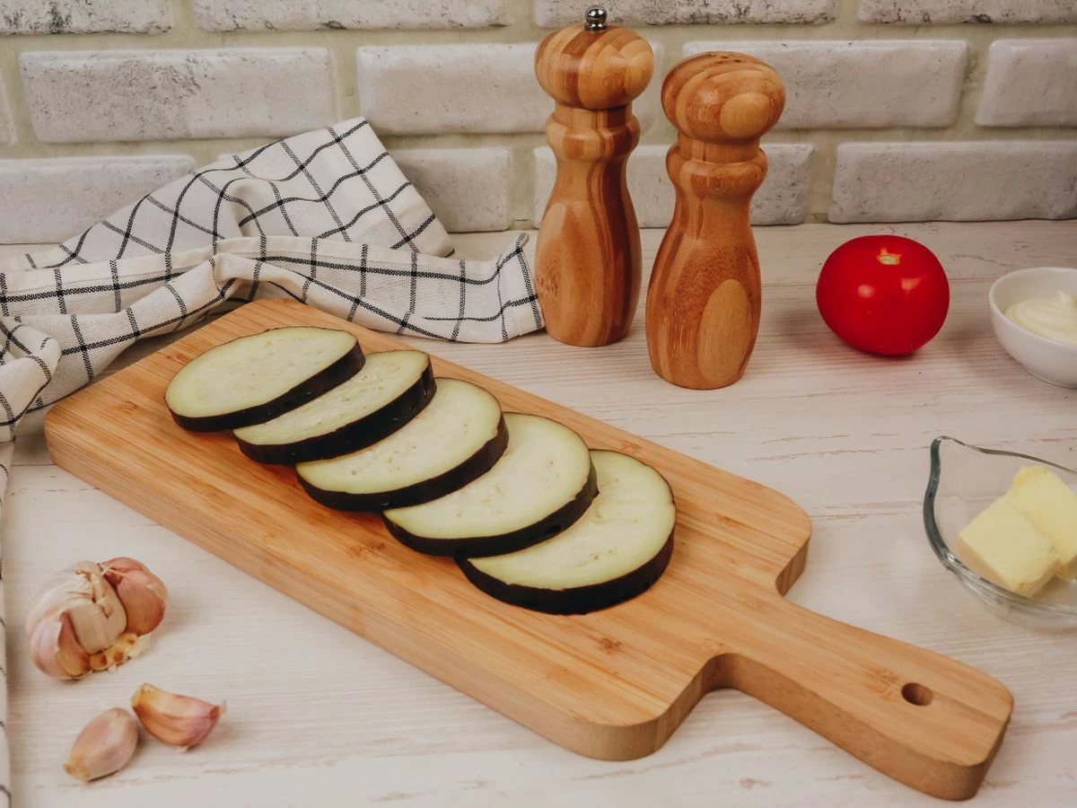 Шаг 2: Медальоны из баклажана