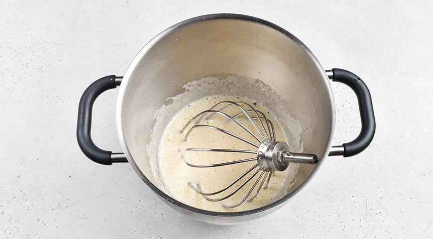 Медовик с черносливом и грецкими орехами: шаг 2