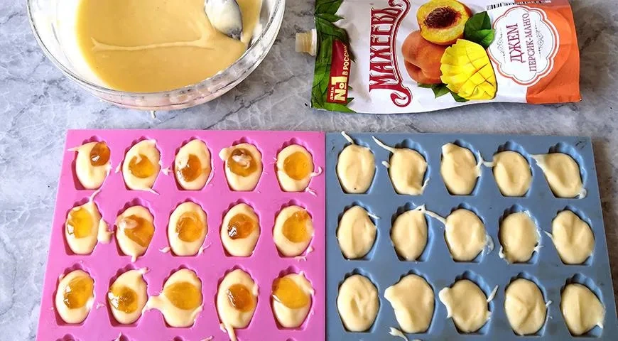 Мини-Мадлены с джемом "Махеевъ" к 8 марта: шаг 2