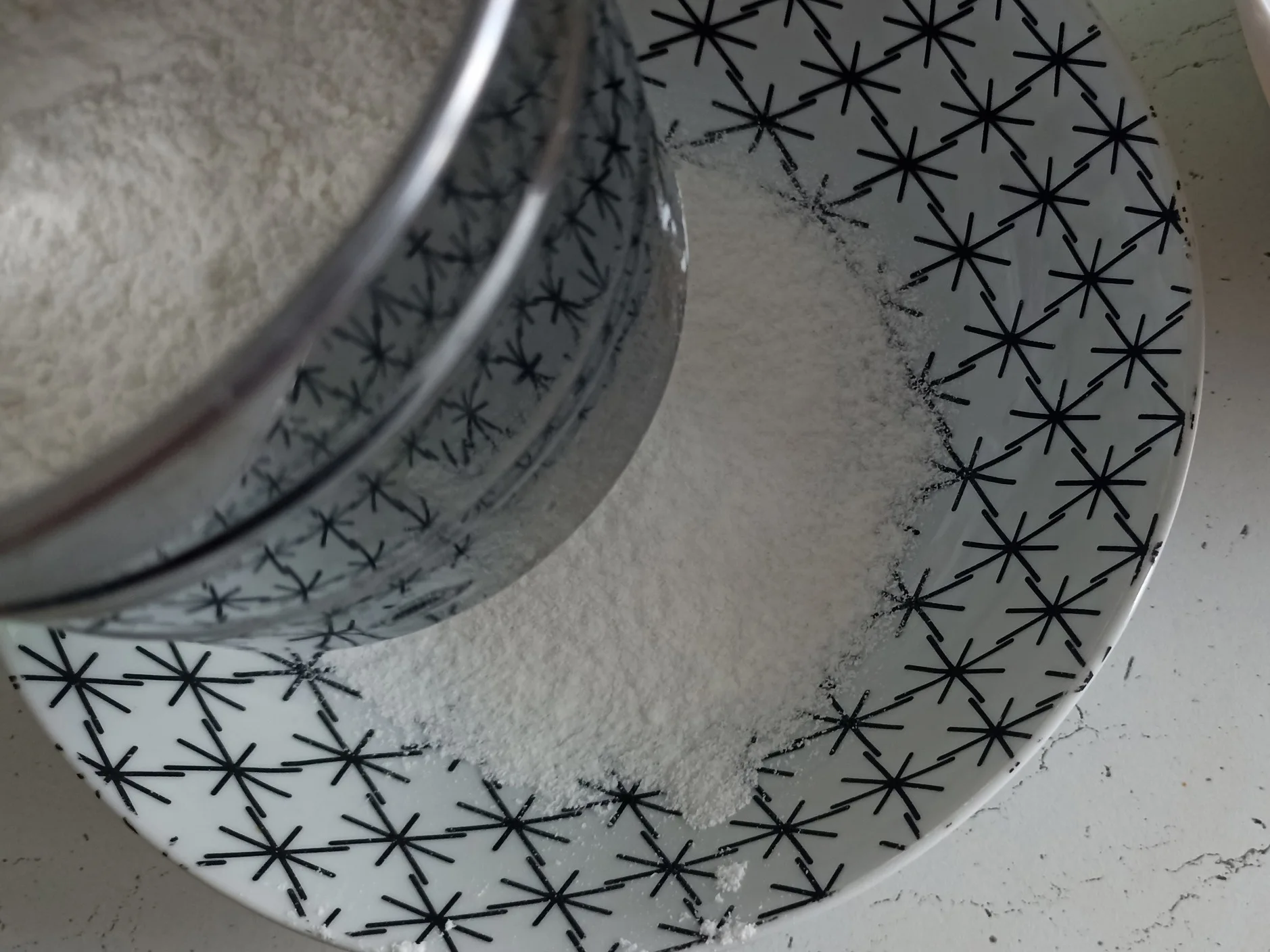 Шаг 2: Мини-панкейки на шпажках с нутеллой и клубникой