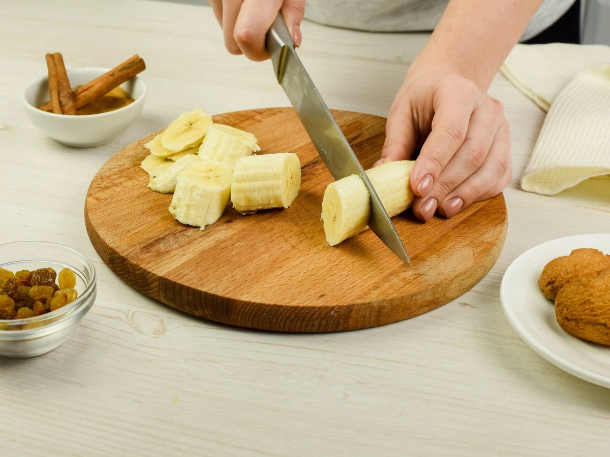 Шаг 2: Молочный коктейль банан-изюм