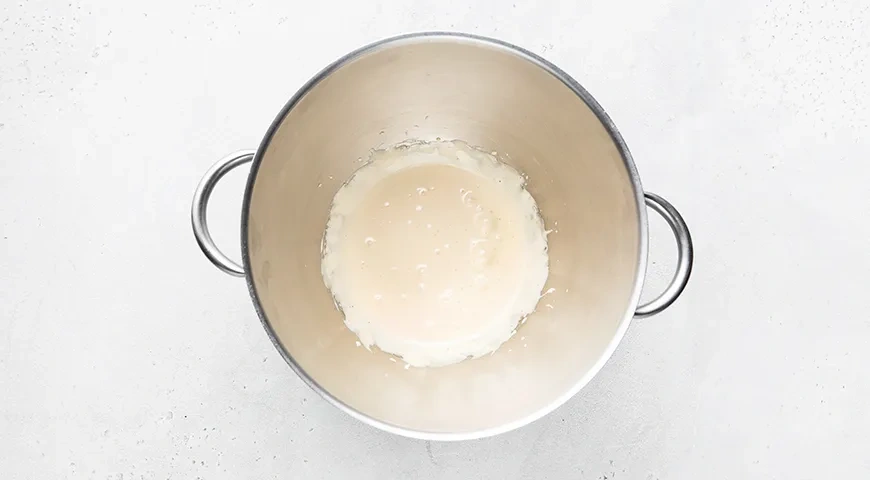 Мягкие венские вафли на молоке: шаг 2