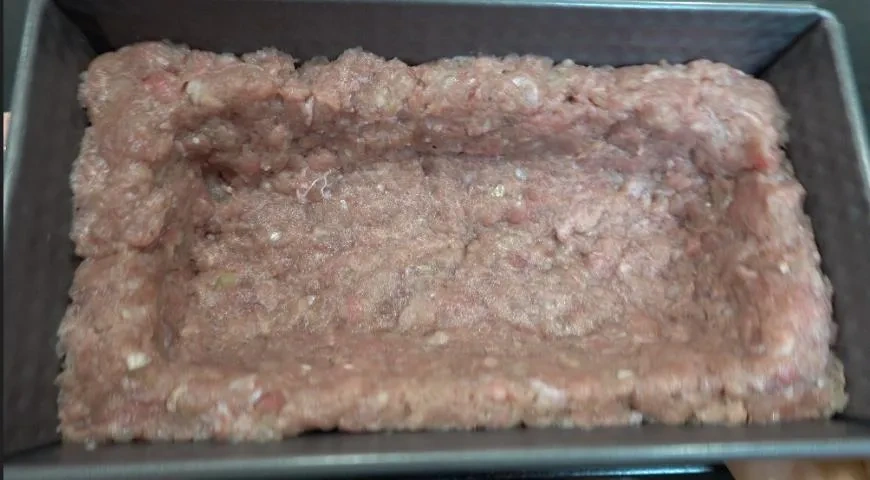 Мясной хлеб с начинкой на праздничный стол: шаг 2