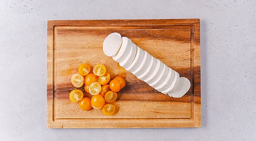 Наггетсы с моцареллой и помидорами черри: шаг 2